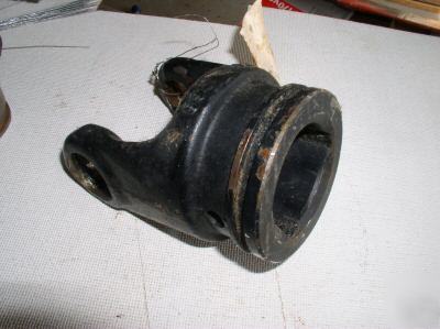 John deere pto implement yoke 1 1/8 shaft W43664