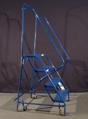 Rolling 4 step warehouse ladder
